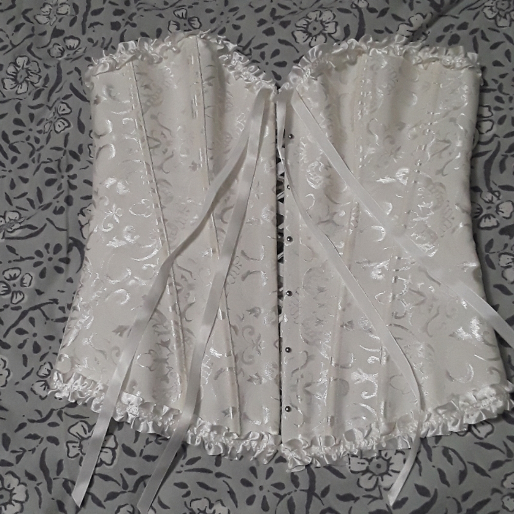 White satin lace up corset with stays/bones